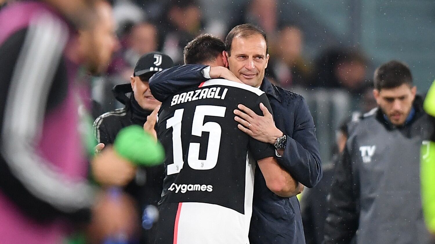 Barzagli dice addio alla Juventus: lacrime e abbraccio con Allegri