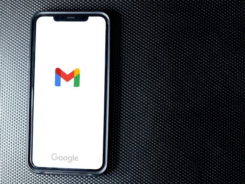 La notifica nell'email: Gmail adesso traccia pure i pacchi