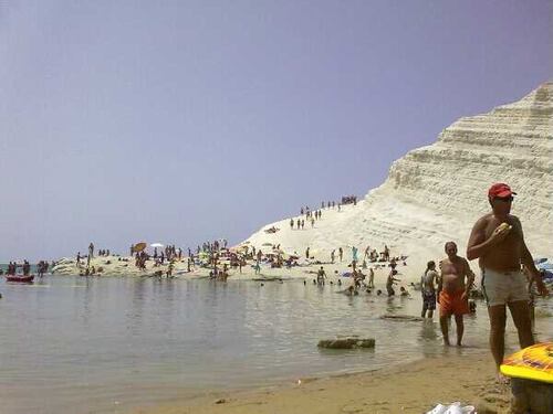 La Sicilia dei gioielli a perdere: Scala dei Turchi isolata da una frana