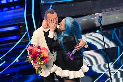 Sanremo 2024: ecco il look della prima serata del Festival di Loredana Bertè 9