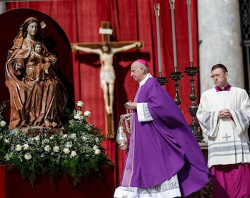 Papa Francesco torna tra i fedeli in piazza San Pietro 8
