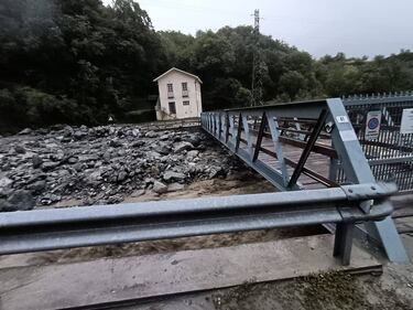 Il ponte crollato e le frane: i danni del maltempo al Nord 1