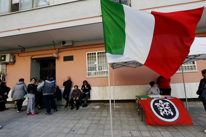 Tensione tra Casapound e antifascisti a Casal Bruciato 1