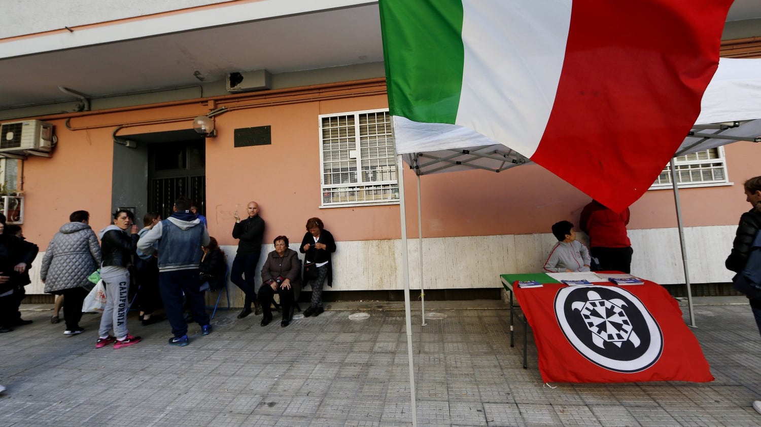 L'ondata nera di Casapound? Toh, perde voti