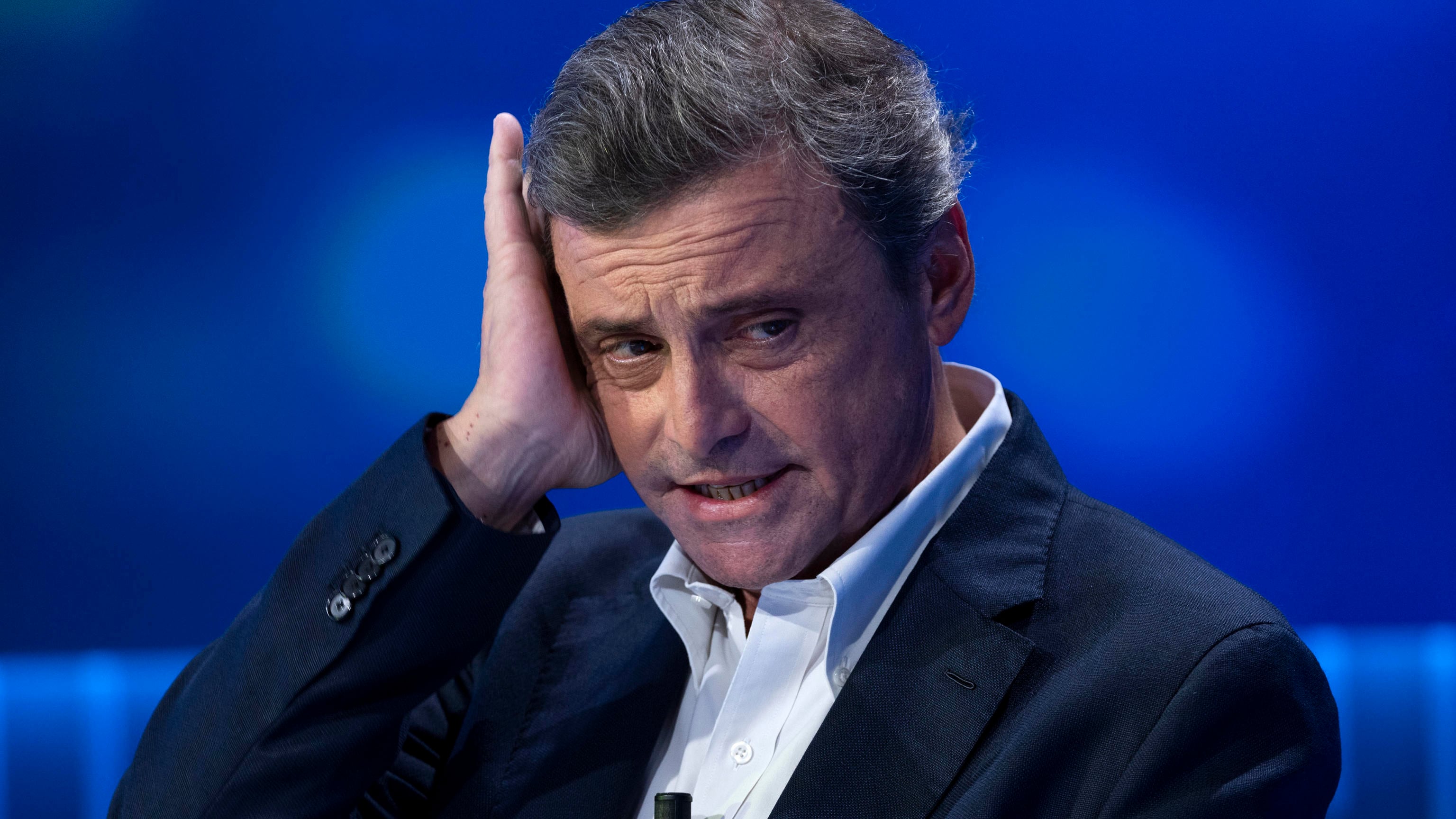 Calenda e l'intervento chirurgico: "Sbudellato come un merluzzo..."