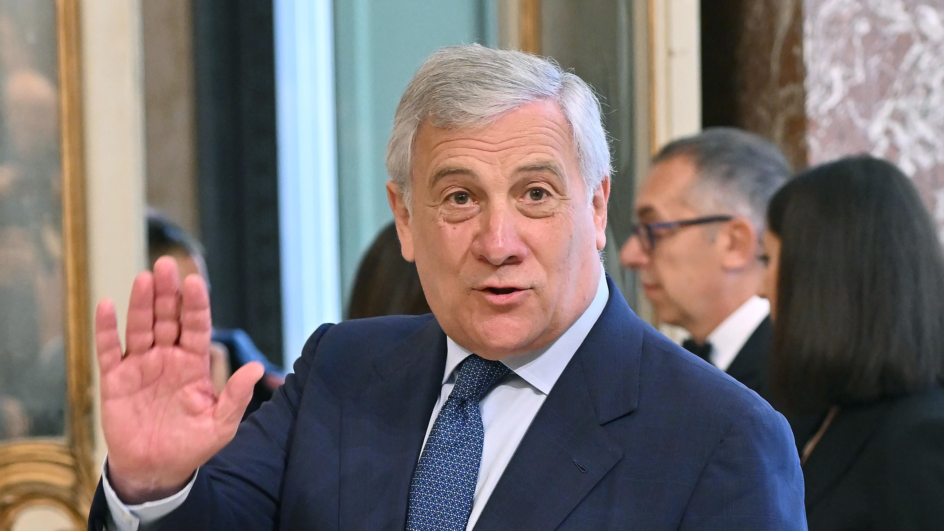 L'allentamento delle misure Covid e la bandiera del garantismo: l'avvertimento degli azzurri al loro governo