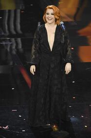 Sanremo 2018: i look sexy della terza serata 10
