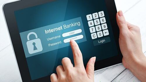 Banche, addio alla "chiavetta". Su Internet ci vuole il cellulare