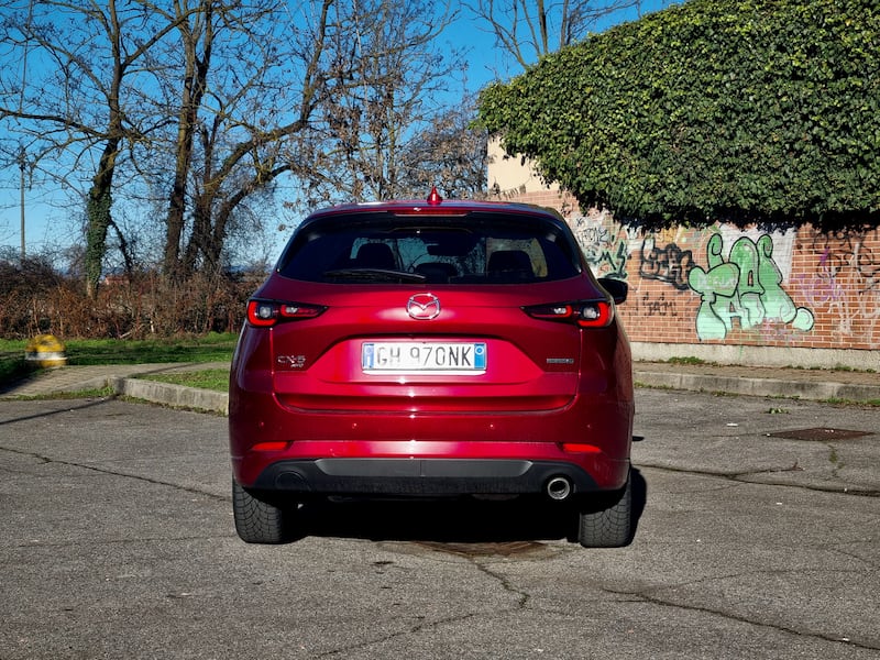Mazda CX-5 2023, guarda le foto 17