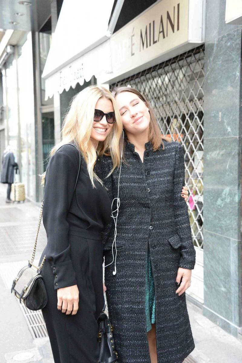 Michelle Hunziker e Aurora Ramazzotti come sorelle alla sfilata Trussardi 5
