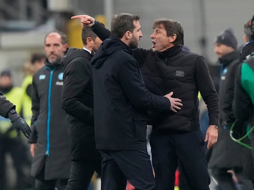 "Vergognatevi". La furia di Conte, espulso dopo il rigore concesso all'Inter. Cosa è successo
