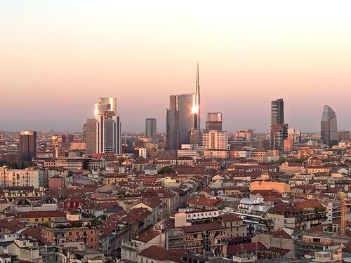 Gli stranieri che si comprano Milano