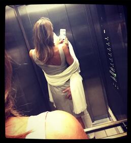 Martina Colombari, esplosiva in ascensore 2