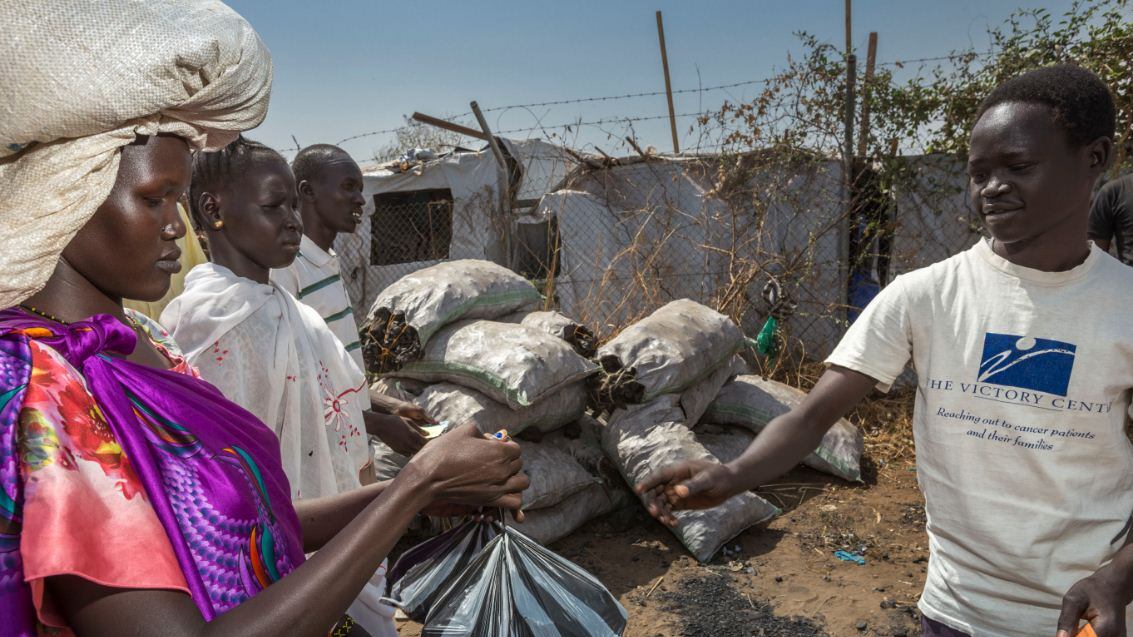 Il direttore di Oxfam si dimette per lo scandalo prostituzione