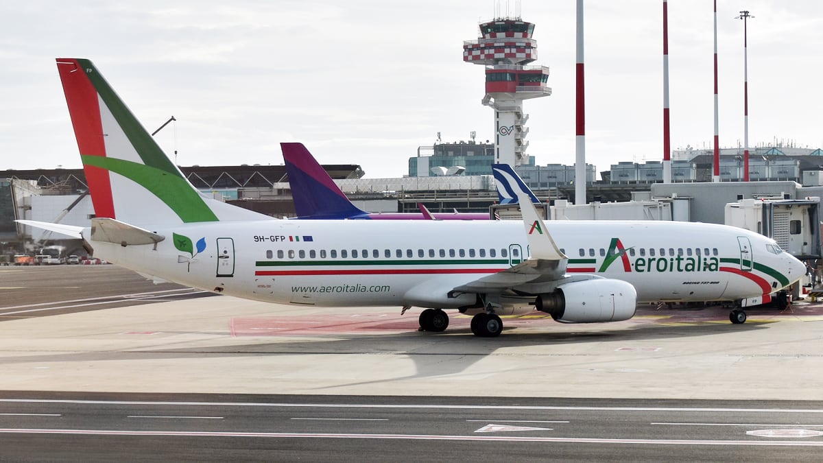 Due forti colpi dopo il decollo: paura a bordo del volo Roma-Cagliari, cosa è accaduto