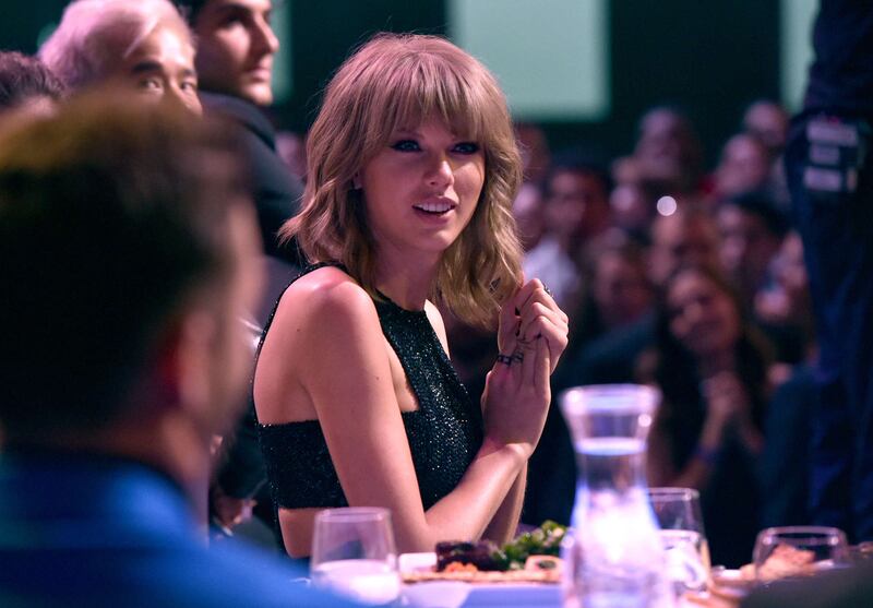 Taylor Swift sexy agli iHeartRadio Music Awards: vince e duetta con Madonna 15