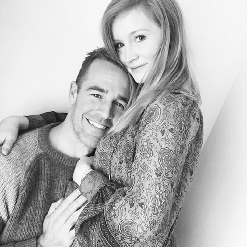 James e Kimberly Van Der Beek: foto di famiglia in attesa del quarto figlio 1