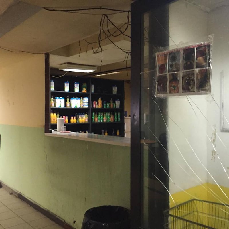 Il palazzo occupato dai nordafricani tra illegalità e scabbia 8