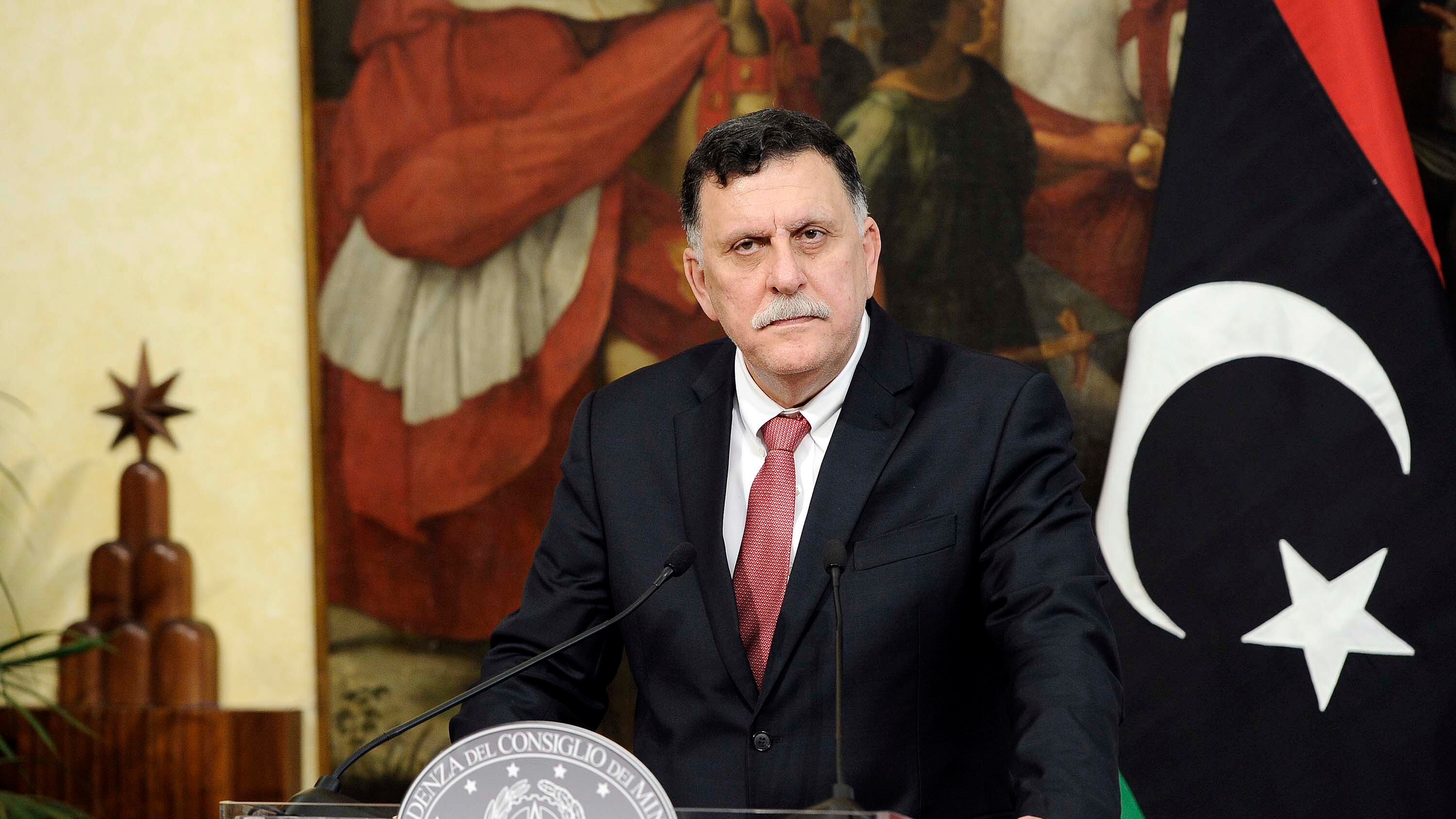 Sarraj adesso vola da Macron. E cerca nuove sponde in Libia