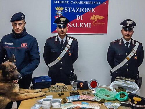Il pusher con il reddito di cittadinanza non sfugge al fiuto di Charlie