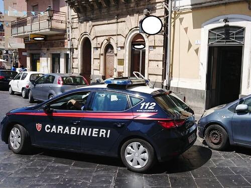 "Se non mi date i soldi vi ammazzo uno a uno": l'incubo di una famiglia