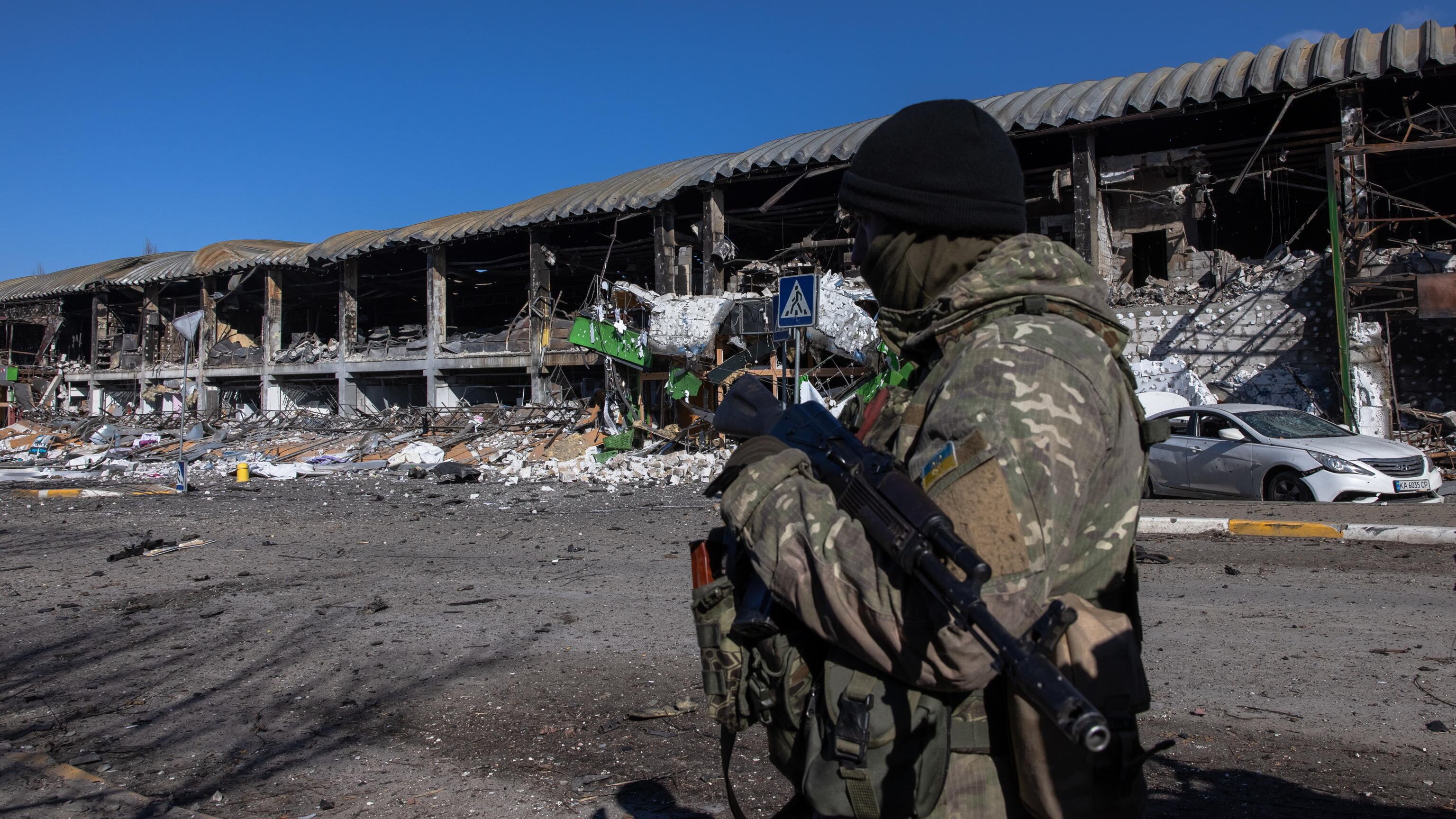 "Li colpiamo come in un safari". La strategia militare per far fuori i russi