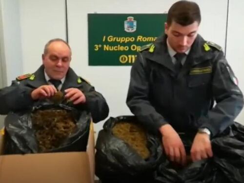 Roma, nigeriano fermato alla Tiburtina: in valigia aveva 26 kg di marijuana
