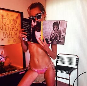 Miley Cyrus in mini-bikini su Instagram 2
