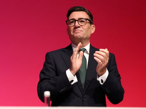 Burnham non esclude il ritorno nell’Ue: Londra vaglia un passo indietro sulla Brexit