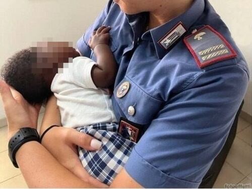 Gli scafisti le affidano una neonata, ma lei la sequestra: arrestata una migrante guineana