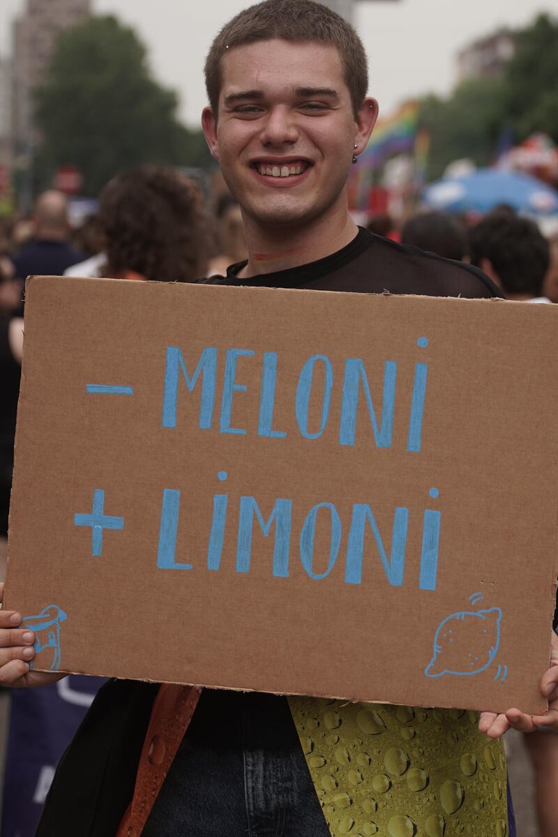 Cartellli e slogan al Pride di Milano 2024 3