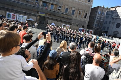 La Banda dell'Esercito a Piazza Farnese per la Festa delle Forze Armate  8