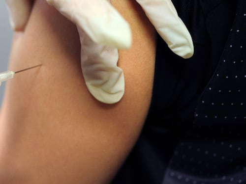 Decreto Vaccini, stop dal bilancio a estendere l'obbligo a medici e prof