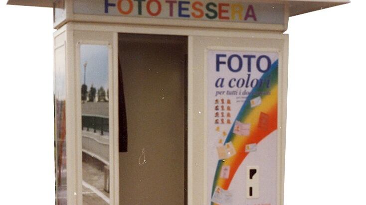 La madre di tutti i selfie. Così la fototessera si è inventata un futuro