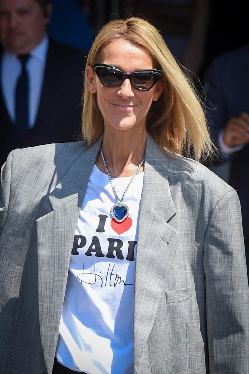 Céline Dion indossa il ciondolo di Titanic e il web si scatena 1