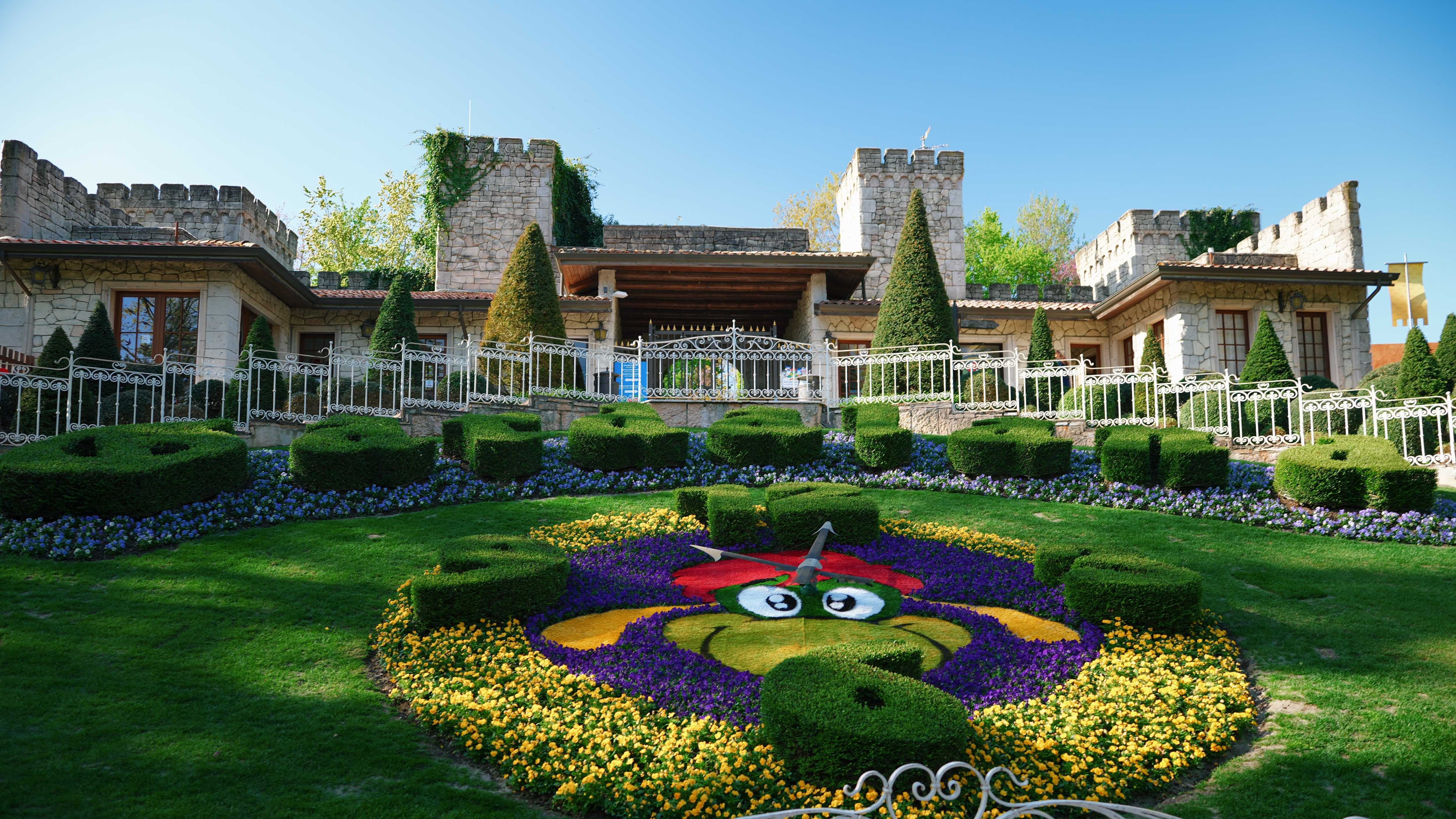 Gardaland celebra 50 anni con una notte di musica e magia