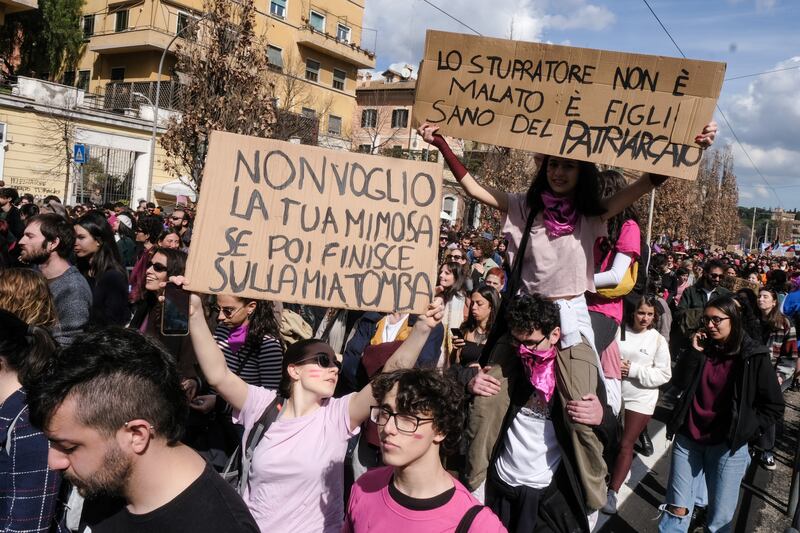 Corteo femminista di Roma, in 10mila per l'8marzo 7