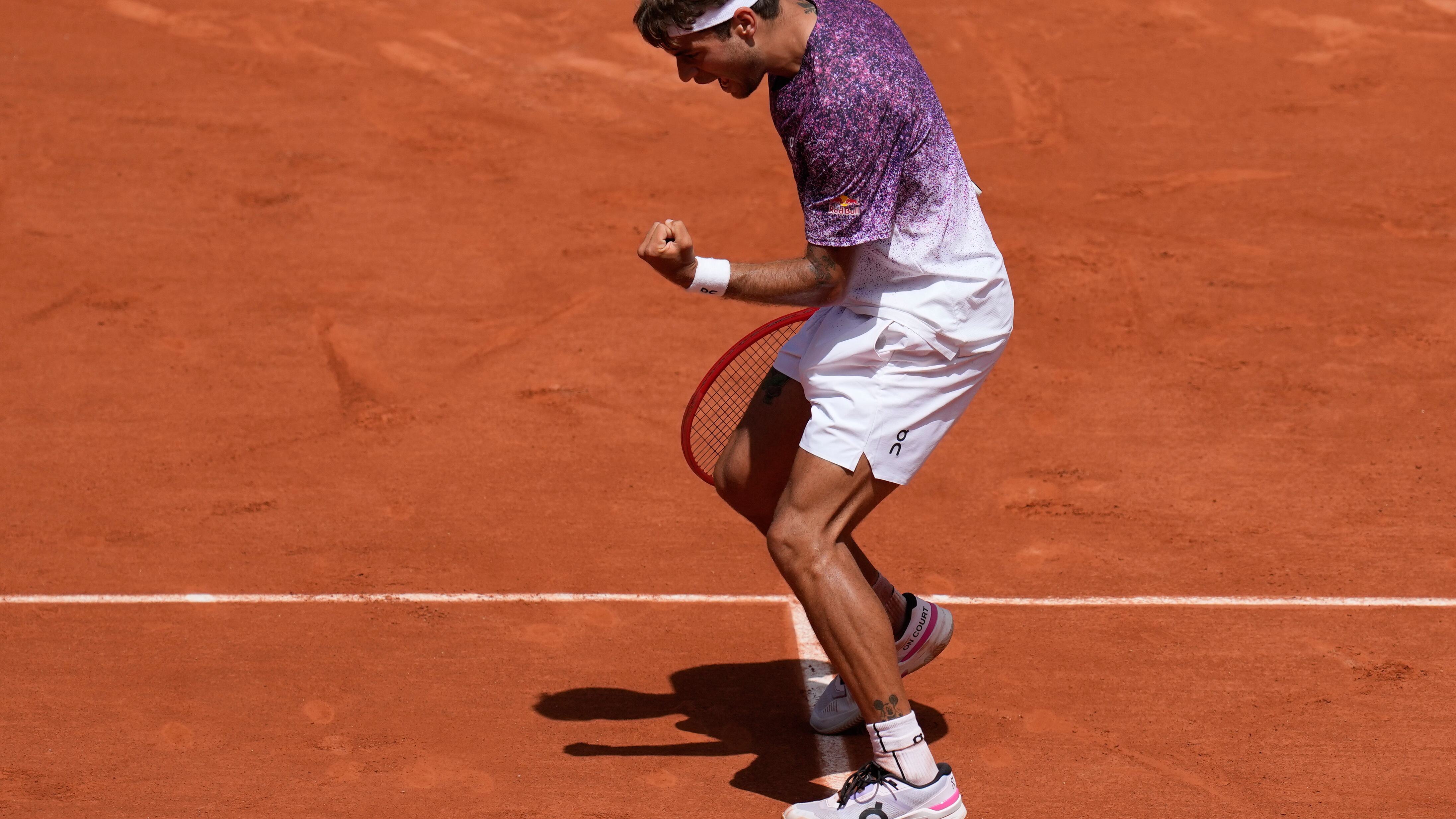 Cobolli è splendido: sconfigge Svajda in quattro set e per la prima volta vola ai quarti al Roland Garros