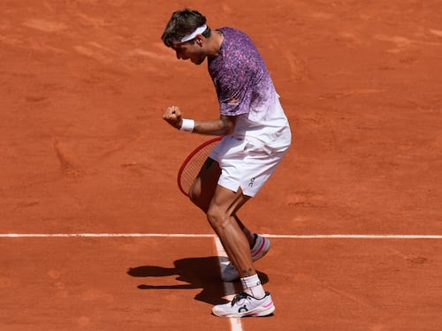 Cobolli è splendido: sconfigge Svajda in quattro set e per la prima volta vola ai quarti al Roland Garros