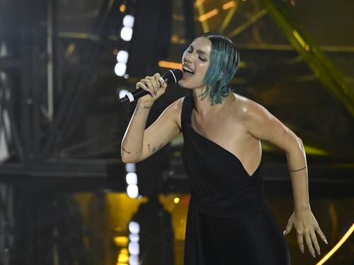 Sanremo 2024: ecco il look della terza serata del Festival di Rose Villain