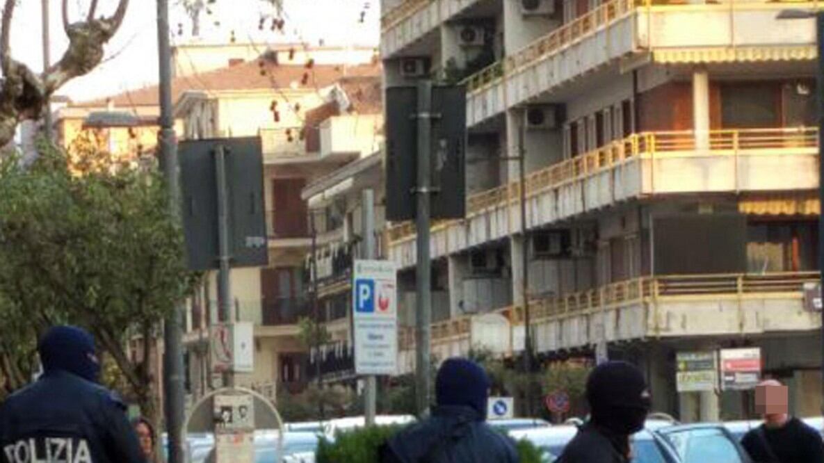 Documenti falsi ai jihadisti: caccia al complice dell'algerino