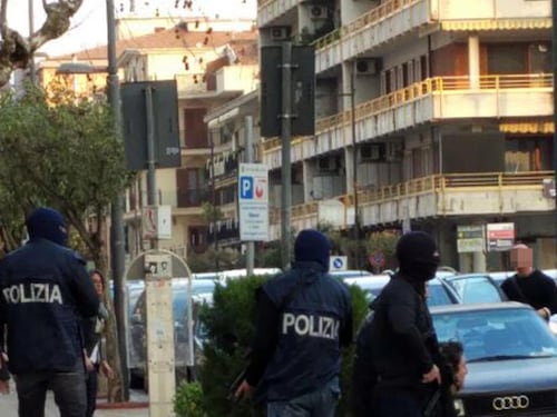 Documenti falsi ai jihadisti: caccia al complice dell'algerino