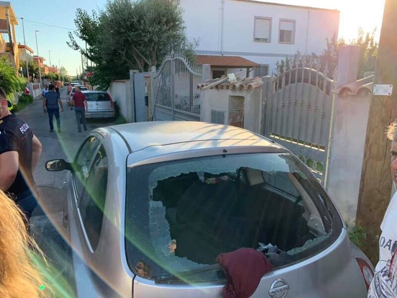 Frammenti di un Boeing 787 cadono su tetti e automobili a Fiumicino 3