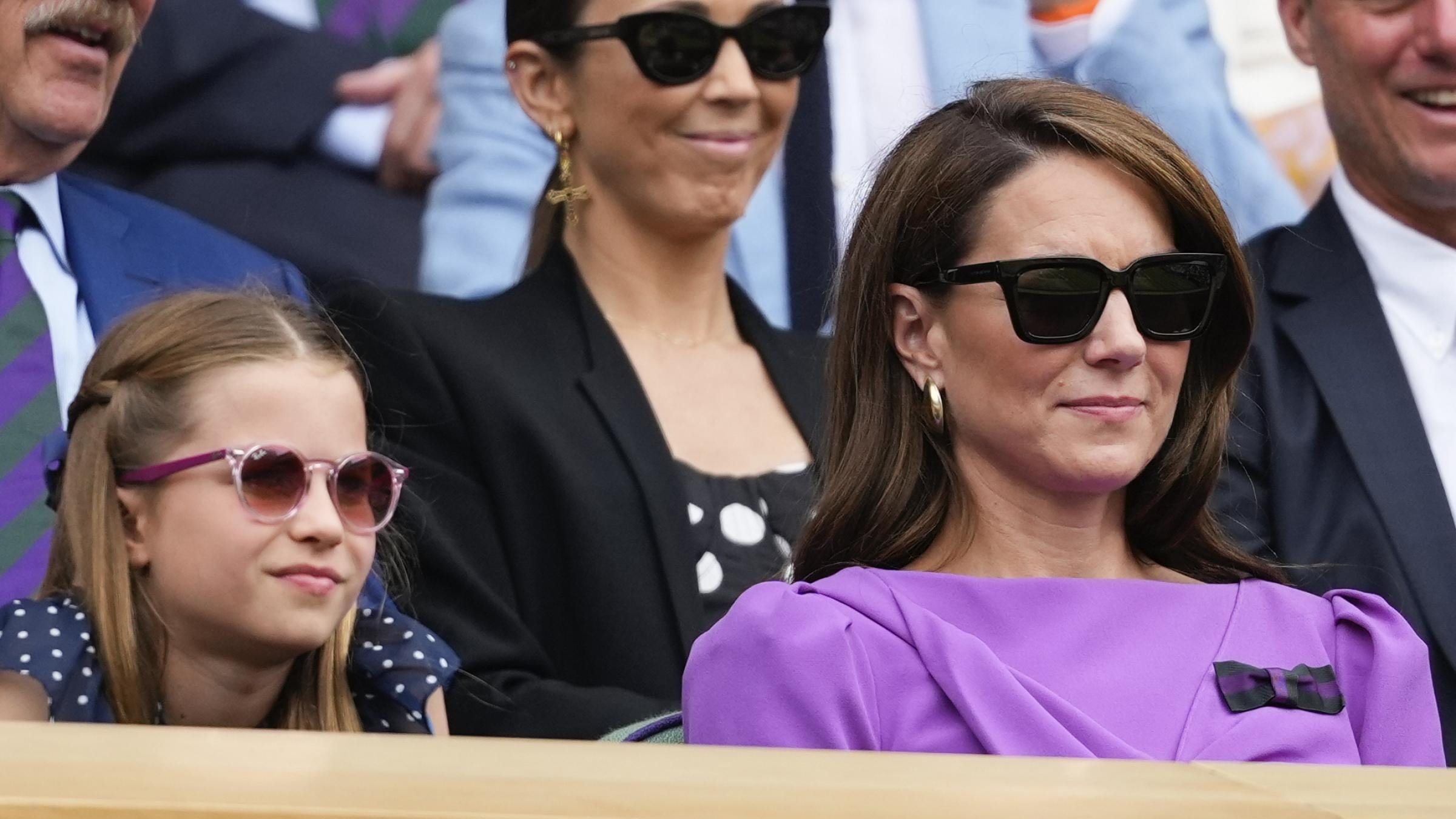 Gli occhiali scuri e le lacrime: il nuovo video di Kate Middleton a Wimbledon