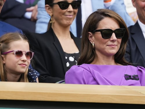 Gli occhiali scuri e le lacrime: il nuovo video di Kate Middleton a Wimbledon