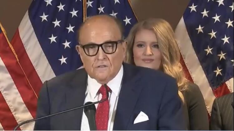 Rudolph Giuliani ha il Covid e i dem lo deridono: "E' il karma, gli sta bene"
