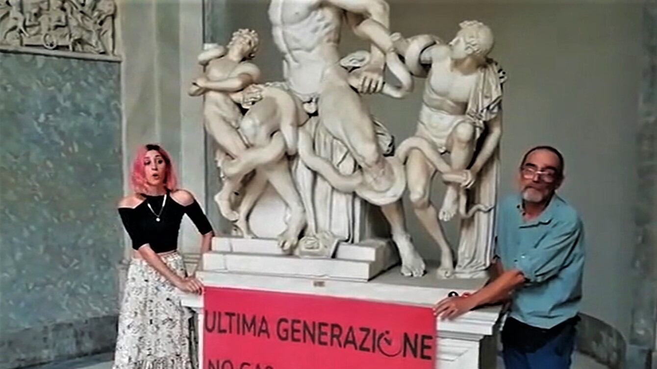 Si incollarono al Laocoonte in Vaticano: eco-vandali condannati a 9 mesi