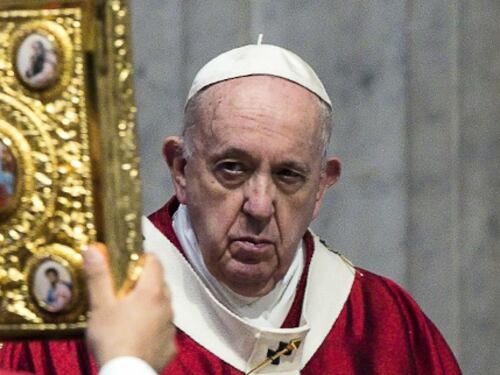 Ecco cosa fa "tremare" il Papa. Quattro "bombe" sul Vaticano