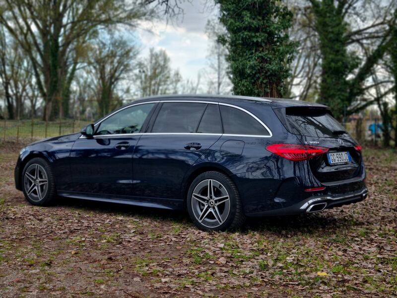 Mercedes Classe C 300e: le foto del plug-in della Stella 13