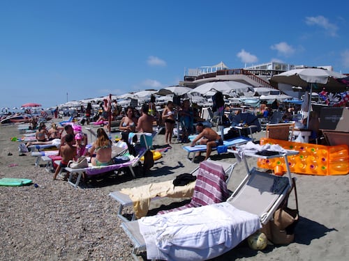 La “parabola” di Ferragosto. Da festa religiosa a caciara laica